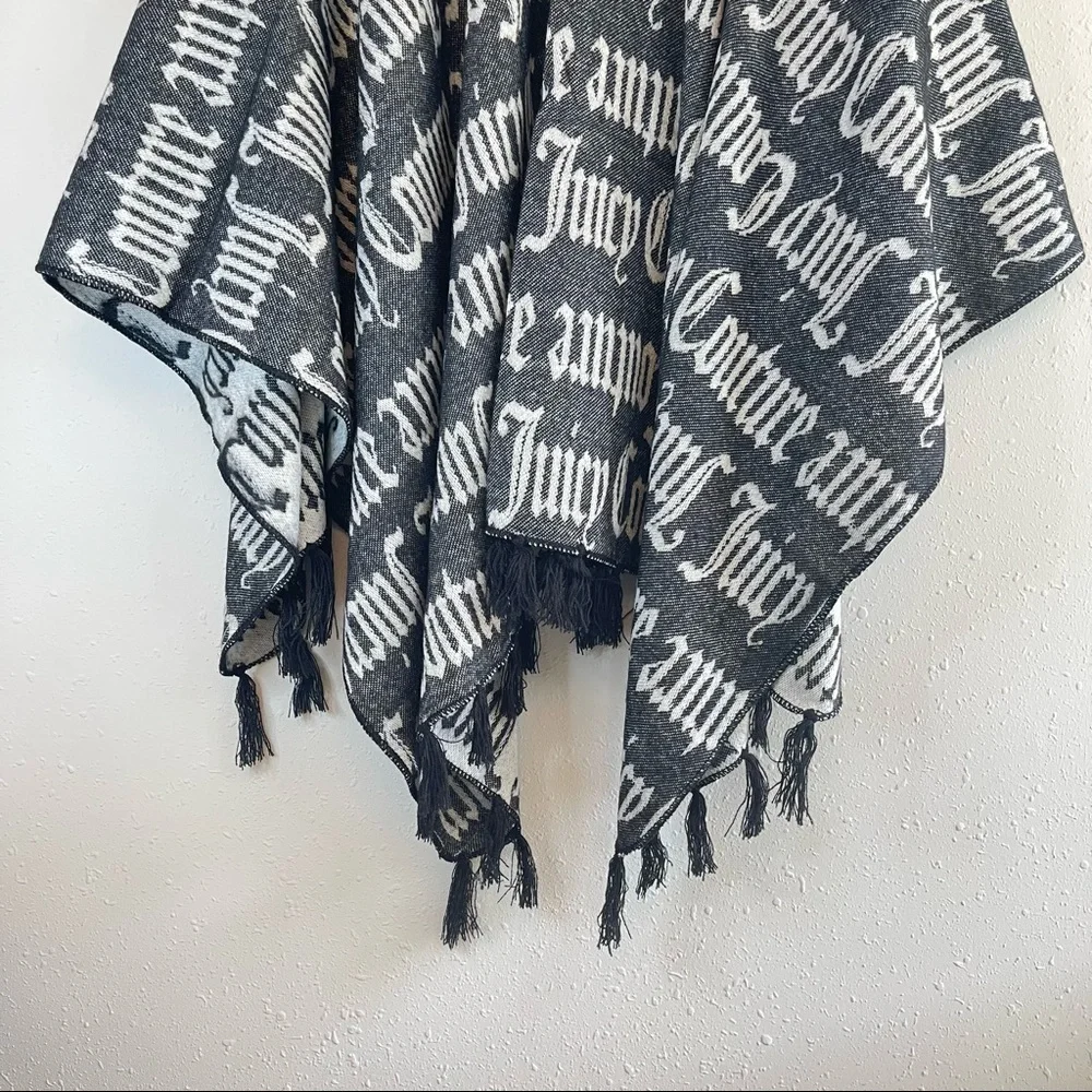 Juicy Couture Women’s Warm Tassels Black/Ivory Scarf Wrap Poncho OS NWT
